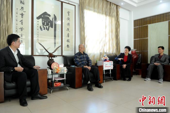 1��21�����磬�������_(t��i)�۰��k(li��n)�������Ƅ�(d��ng)���M(j��n)�_(t��i)������ʳƷ�_(k��i)���������^(gu��)���_(t��i)���͜�ů�Ƅ�(d��ng)��Y�����(d��ng)�������� �z