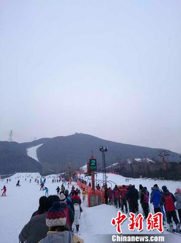 (�ַ�ƽ��һ���ڱ����w򞻬ѩ����ѩ�M(j��n)�е�һ��r������h����ѩ���@���������@ϲ�����L�߹��D)