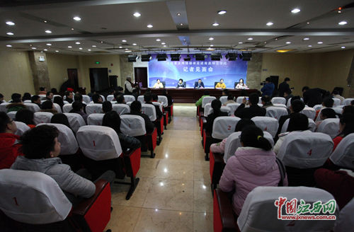 У�hί����ӛ��У�L�ּ��挦Ԓȫ���W(w��ng)ýӛ��