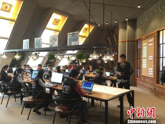 圖為“MM創(chuàng)業(yè)就業(yè)基地”一角 陳靜 攝 圖為“MM創(chuàng)業(yè)就業(yè)基地”一角 陳靜 攝