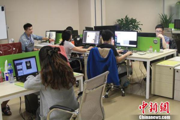 被批準(zhǔn)為“海峽兩岸(沈陽)青年創(chuàng)業(yè)基地”的“沈陽市三好街兩岸青年創(chuàng)業(yè)園” 沈殿成 攝