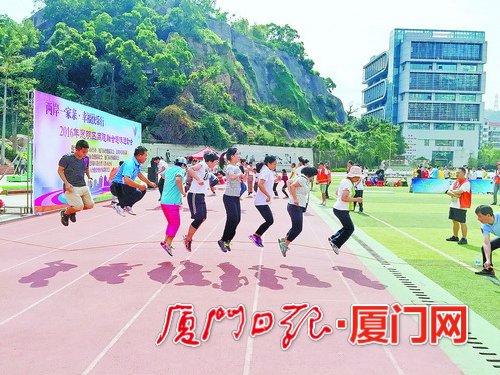 �������}�顰�ɰ�һ���H���Ҹ��옷�С���ͬ���ں�Ȥζ�\(y��n)��(d��ng)��(hu��)10��29���e���������M�D/˼���^(q��)�_�k �ṩ��