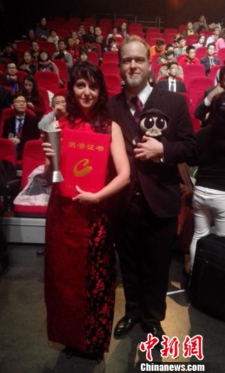 創(chuàng)新創(chuàng)業(yè)大賽文化創(chuàng)意總決賽:外國(guó)創(chuàng)客情侶獲獎(jiǎng)