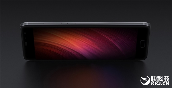 �t��Pro��Ļ���أ��״��χ�(gu��)�a(ch��n)AMOLED��