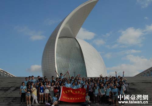 營員們參訪航海博物館并合影留念 營員們參訪航海博物館并合影留念