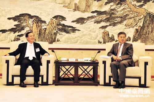 山東省長(zhǎng)郭樹(shù)清會(huì)見(jiàn)臺(tái)灣商業(yè)總會(huì)理事長(zhǎng)賴(lài)正鎰一行 山東省長(zhǎng)郭樹(shù)清會(huì)見(jiàn)臺(tái)灣商業(yè)總會(huì)理事長(zhǎng)賴(lài)正鎰一行