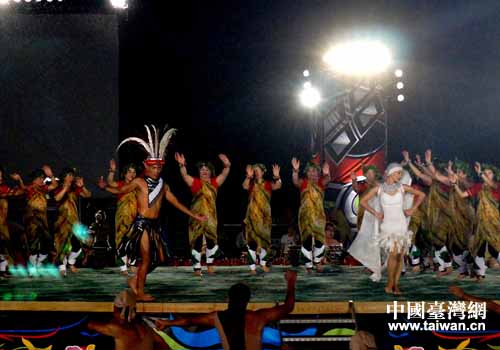 花蓮縣七校學(xué)生聯(lián)合表演的《黃藤與伐木》 花蓮縣七校學(xué)生聯(lián)合表演的《黃藤與伐木》