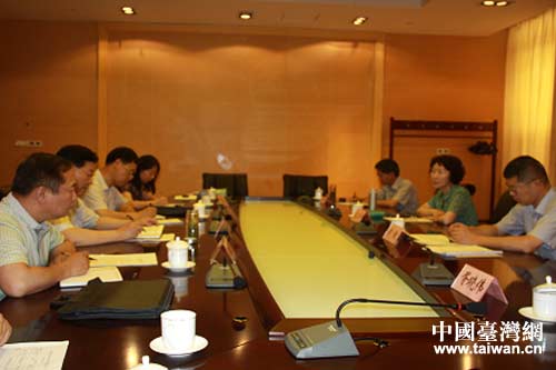 山東省臺(tái)辦副主任莊衛(wèi)平聽取日照市臺(tái)辦工作匯報(bào) 山東省臺(tái)辦副主任莊衛(wèi)平聽取日照市臺(tái)辦工作匯報(bào)