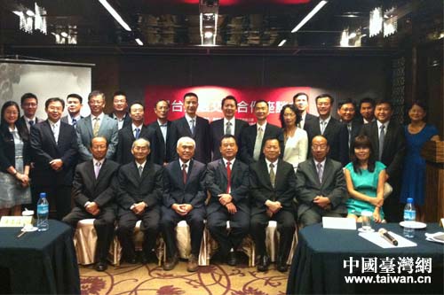 座談會(huì)圓滿完成后主要嘉賓合影留念 座談會(huì)圓滿完成后主要嘉賓合影留念