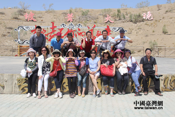 牽起你的蓋頭來(lái)——參訪(fǎng)團(tuán)走進(jìn)新疆第八師石河子市150團(tuán)的駝鈴夢(mèng)坡生態(tài)園 牽起你的蓋頭來(lái)——參訪(fǎng)團(tuán)走進(jìn)新疆第八師石河子市150團(tuán)的駝鈴夢(mèng)坡生態(tài)園