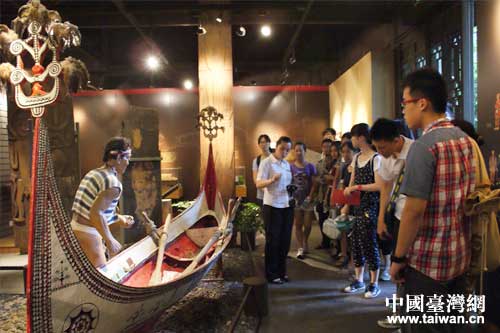 赴臺(tái)新生在原住民展廳參觀學(xué)習(xí) 赴臺(tái)新生在原住民展廳參觀學(xué)習(xí)