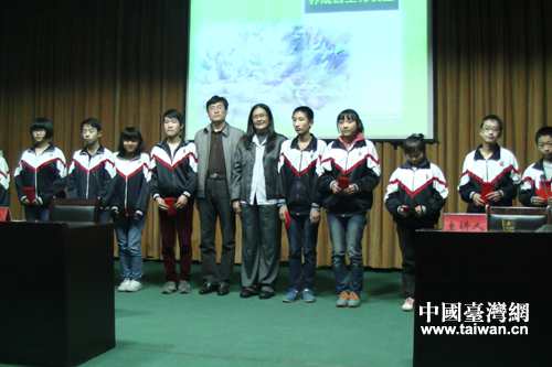 臺灣家庭教育理事長劉琴滿捐助湖北鄖縣弱勢學(xué)生 臺灣家庭教育理事長劉琴滿捐助湖北鄖縣弱勢學(xué)生