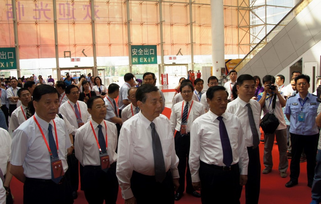 5��29����ɽ�|ʡί��ί���Ԫ�Ⱥ��_(t��i)���Q(m��o)�����Ķ����L(zh��ng)��־����ϯ2014ɽ�|����(j��)�ϣ��_(t��i)����Ʒ���[��(hu��)