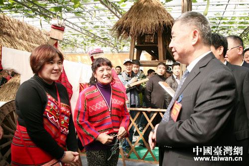 ɽ�|ʡ��ʡ�L(zh��ng)�w��(r��n)���c���ӵ��Č��_(t��i)���r(n��ng)�a(ch��n)Ʒ��Ʒչʾչ�N��(hu��)���_(t��i)��չ���H�н�Մ