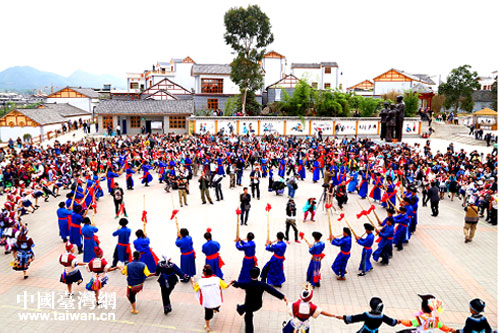 共跳 蘆笙舞 共跳 蘆笙舞