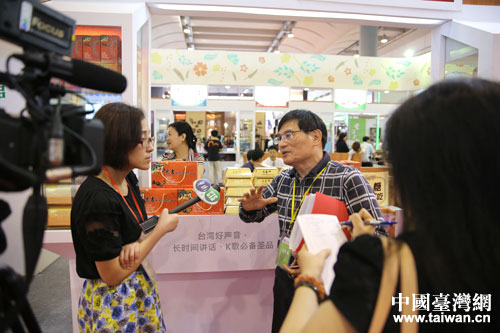 臺(tái)灣中藥展商接受臺(tái)灣媒體采訪 臺(tái)灣中藥展商接受臺(tái)灣媒體采訪