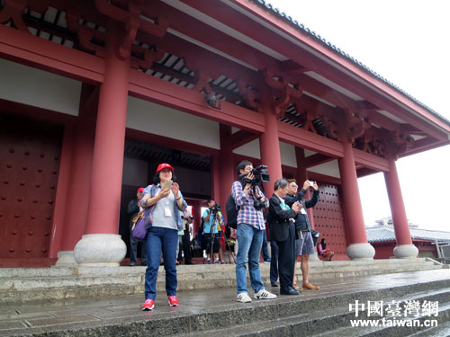 媒體團(tuán)來(lái)到崇圣寺三塔進(jìn)行采訪報(bào)道活動(dòng) 媒體團(tuán)來(lái)到崇圣寺三塔進(jìn)行采訪報(bào)道活動(dòng)