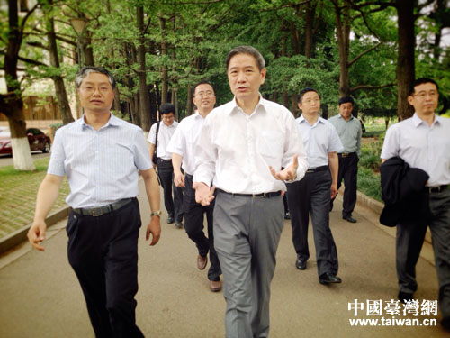 國(guó)臺(tái)辦主任張志軍走進(jìn)云南大學(xué) 國(guó)臺(tái)辦主任張志軍走進(jìn)云南大學(xué)