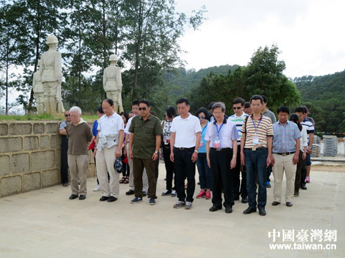 兩岸媒體團(tuán)默哀 兩岸媒體團(tuán)默哀