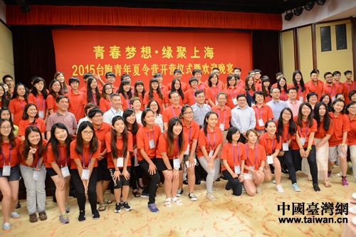 營員們與領(lǐng)導(dǎo)嘉賓合影 營員們與領(lǐng)導(dǎo)嘉賓合影