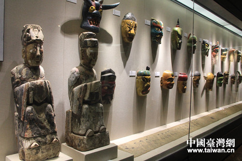 采訪團(tuán)參觀恩施州文化中心 采訪團(tuán)參觀恩施州文化中心