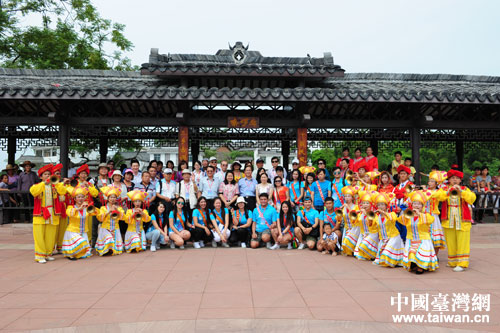 臺灣嘉賓參訪邕寧區(qū)那蒙新村 臺灣嘉賓參訪邕寧區(qū)那蒙新村