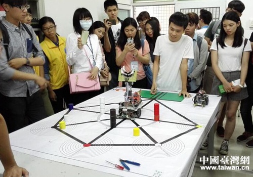 “兩岸一家親”文化交流營活動在北理工珠海學院舉行 “兩岸一家親”文化交流營活動在北理工珠海學院舉行