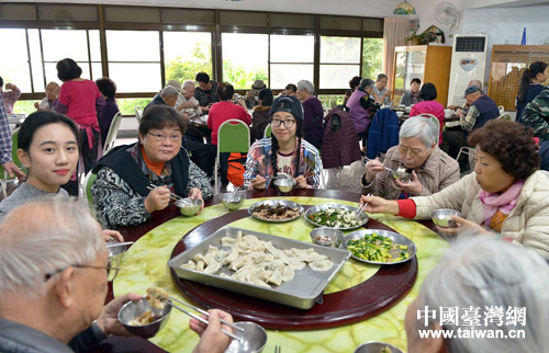 圖:品嘗“山東水餃” 圖:品嘗“山東水餃”