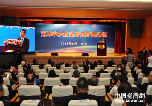 ɽ�|ʡί��ί���r(sh��)�θ�ʡ�L(zh��ng)�ڕ������_(t��i)����ϯ�ɰ���С��I(y��)��(chu��ng)�°l(f��)չՓ�������o