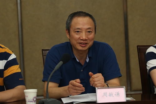 四川省臺(tái)辦主任周敏謙向臺(tái)灣學(xué)生及嘉賓介紹四川 四川省臺(tái)辦主任周敏謙向臺(tái)灣學(xué)生及嘉賓介紹四川