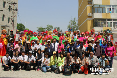 臺灣參訪團(tuán)與北京延慶社區(qū)居民共度端午 臺灣參訪團(tuán)與北京延慶社區(qū)居民共度端午