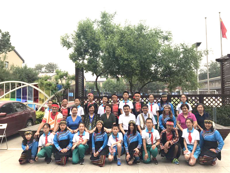 臺(tái)東縣海端小學(xué)與海淀區(qū)七一小學(xué)師生共同合影 臺(tái)東縣海端小學(xué)與海淀區(qū)七一小學(xué)師生共同合影