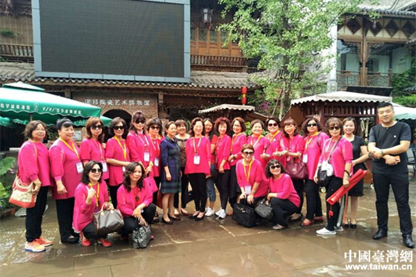 參訪團(tuán)一行合影留念 參訪團(tuán)一行合影留念