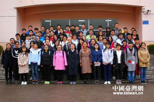 杉樹公益"美國趙氏廷芳"獎(jiǎng)助學(xué)金受助學(xué)生座談會(huì)蘭州舉行 杉樹公益"美國趙氏廷芳"獎(jiǎng)助學(xué)金受助學(xué)生座談會(huì)蘭州舉行