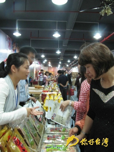 臺灣館呈現(xiàn)創(chuàng)意精品陶瓷工藝搶眼球 臺灣館呈現(xiàn)創(chuàng)意精品陶瓷工藝搶眼球