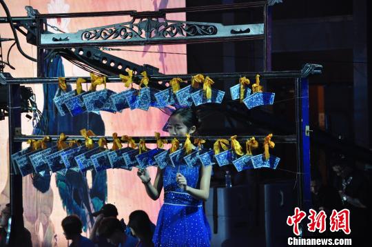 兩岸青年同臺(tái)共舞歌舞之中育友誼