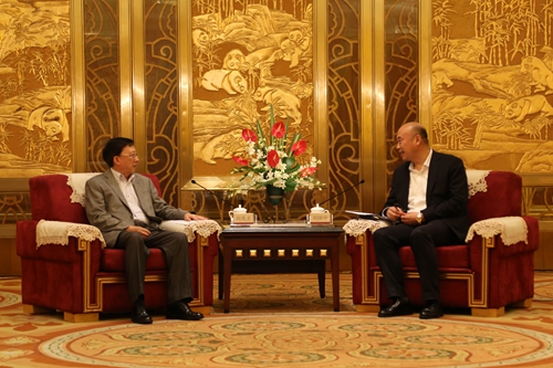 四川省委副書記劉國(guó)中(右)會(huì)見臺(tái)灣中華文化總會(huì)會(huì)長(zhǎng)劉兆玄