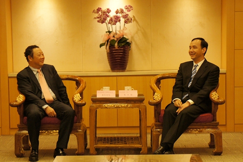 四川省委常委曲木史哈會(huì)見新北市市長朱立倫