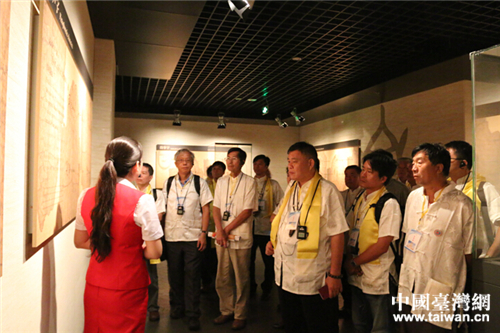 與會(huì)臺(tái)灣嘉賓參觀中國(guó)文字博物館 與會(huì)臺(tái)灣嘉賓參觀中國(guó)文字博物館