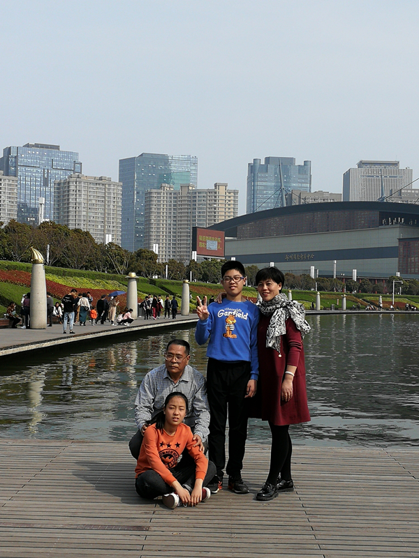 ���ɰ�һ���H���z�ƽM���M(j��n)���݃ɰ�������ͥ