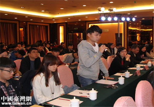 在武漢大學就讀臺生現(xiàn)場提問 在武漢大學就讀臺生現(xiàn)場提問