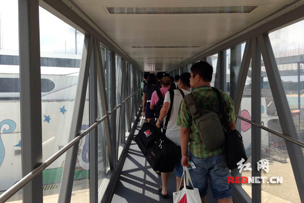 媒體記者集結(jié)于福建平潭客運港 媒體記者集結(jié)于福建平潭客運港