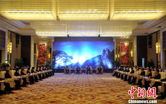 蔣孝嚴(yán)攜臺(tái)商團(tuán)江西參加“贛臺(tái)會(huì)”強(qiáng)衛(wèi)鹿心社會(huì)見(jiàn)