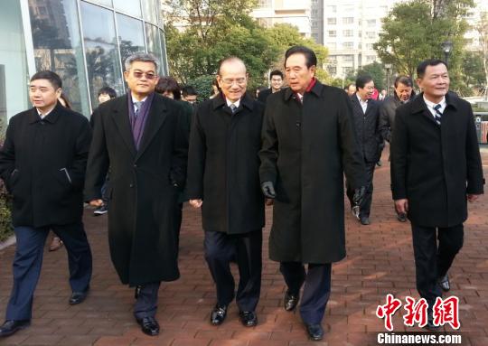 陳云林林豐正參觀昆山臺商居住區(qū)關(guān)心臺商生活