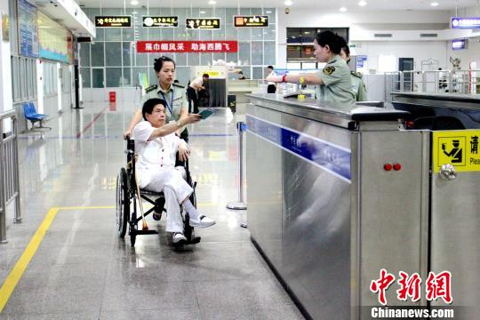 7��1�գ�һ����(zh��n)����������衱̖(h��o)݆����(j��ng)�����R�����Rβ���R�棩�������_(t��i)�����_(t��i)�����ڸ���߅�zվ�k���k���������m(x��)�r(sh��)�⺞ע���@�ñ���ͨ�P(gu��n)�������󡡔z