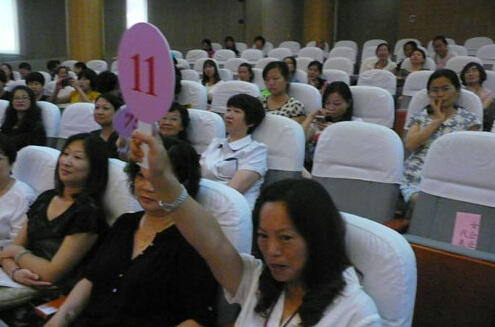 上海義拍畫作臺(tái)胞小善舉傳遞大愛心