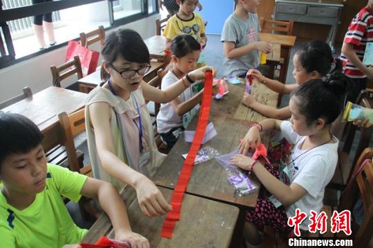 浙臺(tái)青年同吃同住做義工 敞開(kāi)心扉促交流 浙臺(tái)青年同吃同住做義工 敞開(kāi)心扉促交流