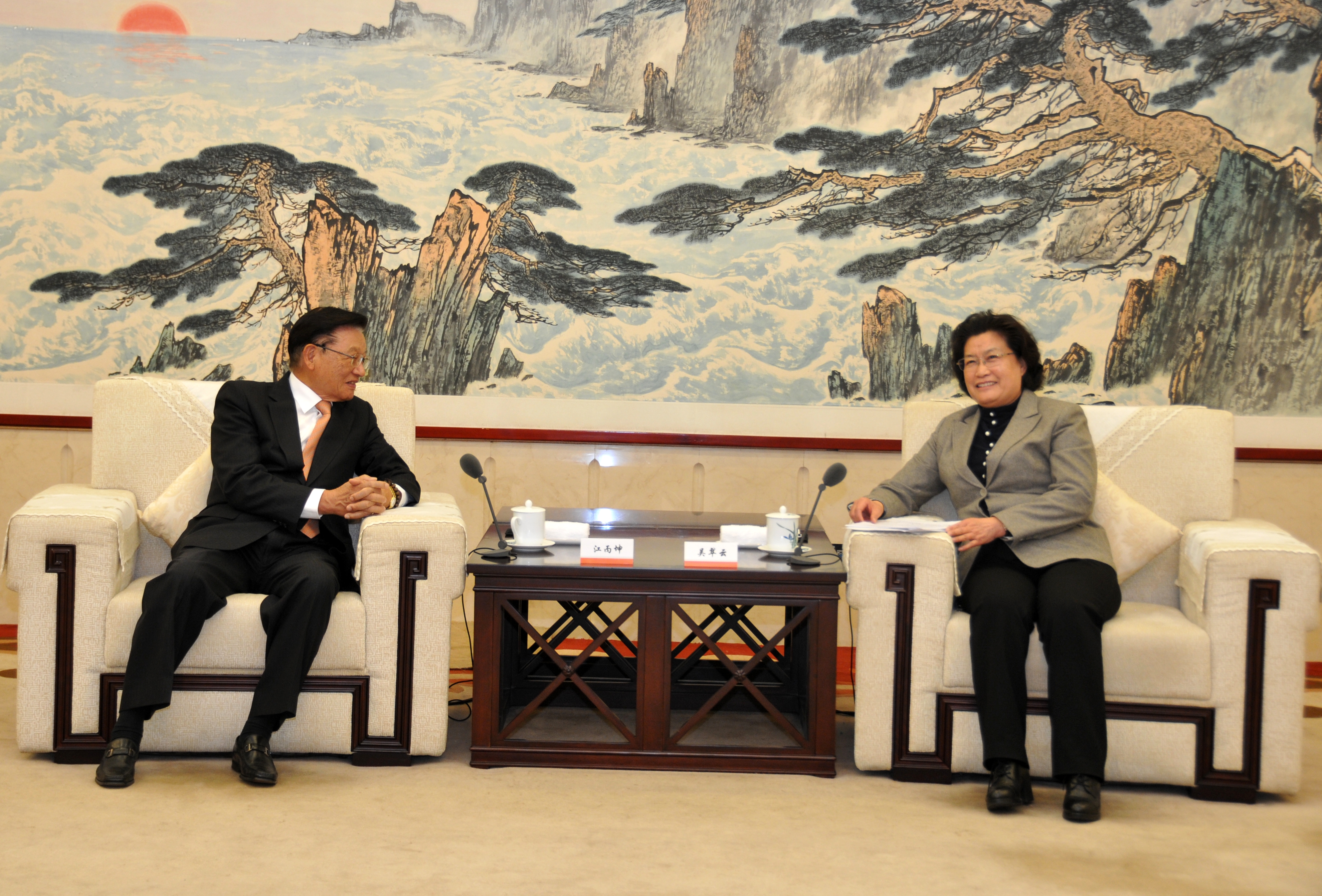 山東省委領(lǐng)導(dǎo)會(huì)見江丙坤一行 山東省委領(lǐng)導(dǎo)會(huì)見江丙坤一行