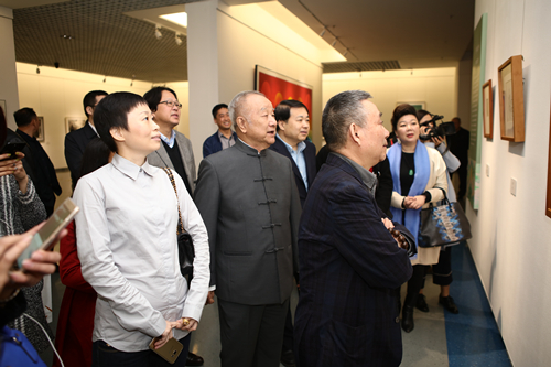 ���e���^չ�[