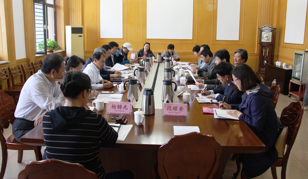 交流團(tuán)22日下午在山東大學(xué)圖書館召開行前準(zhǔn)備會 交流團(tuán)22日下午在山東大學(xué)圖書館召開行前準(zhǔn)備會